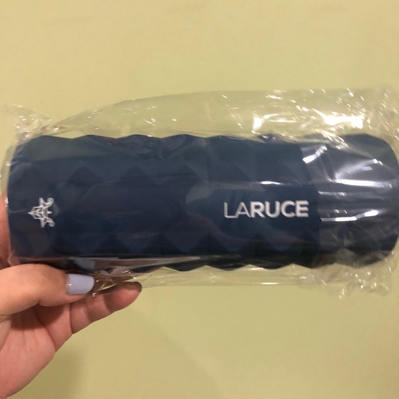 LARUCE 14 Piece Brush Set with Travel Cup NWT